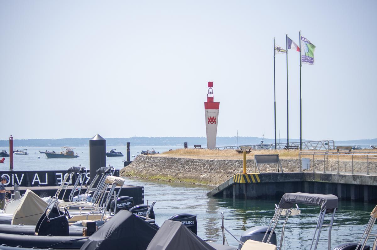 Entrée du port de La Vigne et plan d'eau du bassin d'Arcachon
